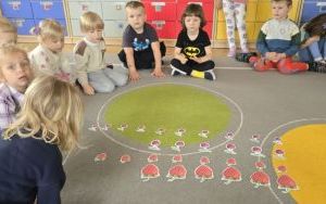 Letnie przysmaki w grupie Krasnale (6)