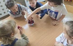 Letnie przysmaki w grupie Krasnale (12)