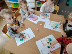 Pierwsze dni w przedszkolu - grupa "Krasnale" (2)