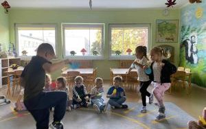 Międzynarodowy Dzień Kropki w grupie „Słoneczka” (13)