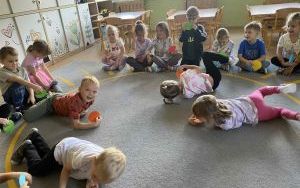Międzynarodowy Dzień Kropki w grupie „Słoneczka” (12)