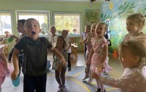 Międzynarodowy Dzień Kropki w grupie „Słoneczka” (8)