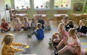 Międzynarodowy Dzień Kropki w grupie „Słoneczka” (7)