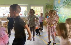 Międzynarodowy Dzień Kropki w grupie „Słoneczka” (4)