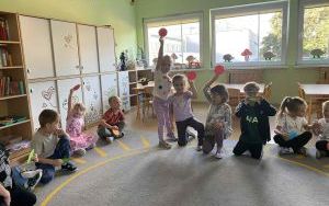 Międzynarodowy Dzień Kropki w grupie „Słoneczka” (1)