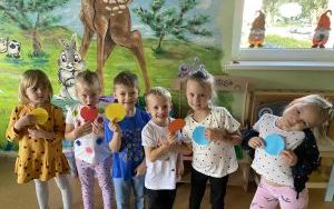 Międzynarodowy Dzień Kropki w grupie „Słoneczka” (13)