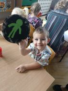 Krasnale poznają zasady ruchu pieszych (5)