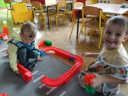Krasnale poznają zasady ruchu pieszych (7)