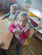 Krasnale poznają zasady ruchu pieszych (9)