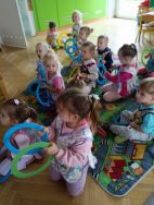 Krasnale poznają zasady ruchu pieszych (16)