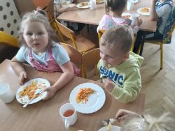 Krasnale poznają zasady ruchu pieszych (15)