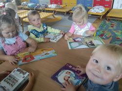 Krasnale poznają zasady ruchu pieszych (1)