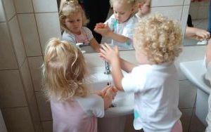 Smerfy dbają o higienę  (13)