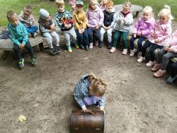 Krasnale lubią jesień (6)
