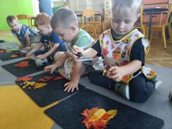 Krasnale lubią jesień (13)