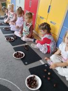 Krasnale lubią jesień (17)