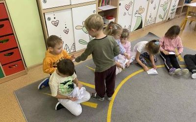 Słoneczka poznają zawód listonosza  (10)