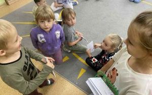Słoneczka poznają zawód listonosza  (7)