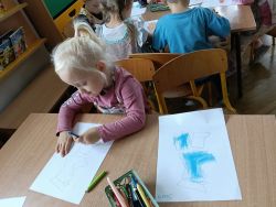 Krasnale poznają zawód listonosza (13)