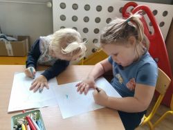 Krasnale poznają zawód listonosza (15)