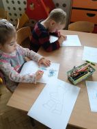 Krasnale poznają zawód listonosza (17)