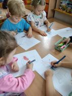 Krasnale poznają zawód listonosza (20)