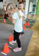 Krasnale poznają zawód listonosza (4)