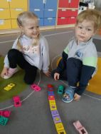 Krasnale poznają zawód listonosza (13)