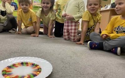 Dzień Edukacji Narodowej - Tydzień kolorów w grupie „Słoneczka”  (5)