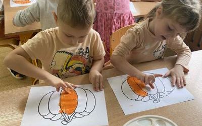 Dzień Edukacji Narodowej - Tydzień kolorów w grupie „Słoneczka”  (4)