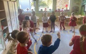 Dzień Edukacji Narodowej - Tydzień kolorów w grupie „Słoneczka”  (12)