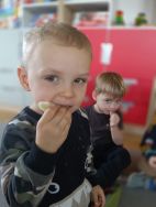 Krasnale poznają zdrowe jesienne warzywa (3)