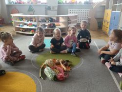 Krasnale poznają zdrowe jesienne warzywa (8)