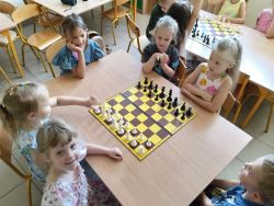 Zuchu i Słoneczka w świecie szachów (6)