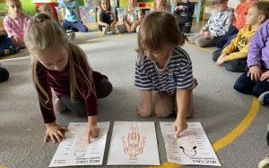 Słoneczka poznają jak człowiek jest zbudowany  (6)