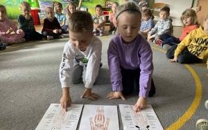 Słoneczka poznają jak człowiek jest zbudowany  (9)