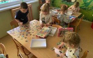 Słoneczka poznają jak człowiek jest zbudowany  (18)