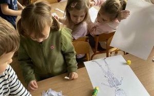 Słoneczka poznają jak człowiek jest zbudowany  (6)