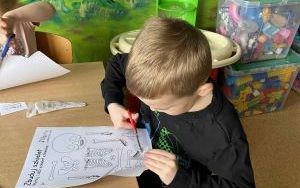 Słoneczka poznają jak człowiek jest zbudowany  (4)