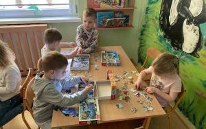 Słoneczka poznają jak człowiek jest zbudowany  (13)