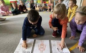 Słoneczka poznają jak człowiek jest zbudowany  (8)
