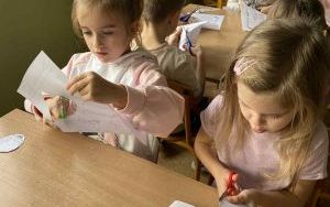 Słoneczka poznają jak człowiek jest zbudowany  (12)