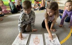 Słoneczka poznają jak człowiek jest zbudowany  (5)