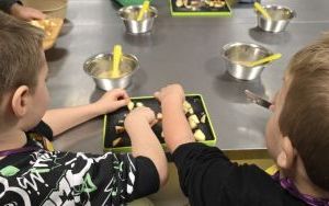 Misie pieką ciastka (9)