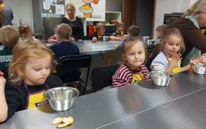 Misie pieką ciastka (9)