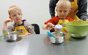Misie pieką ciastka (1)