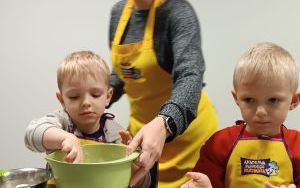 Misie pieką ciastka (6)