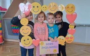 Dzień życzliwości w grupie Pszczółki  (4)