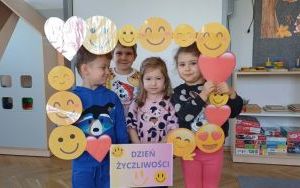Dzień życzliwości w grupie Pszczółki  (2)