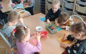Dzień życzliwości w grupie Pszczółki  (7)